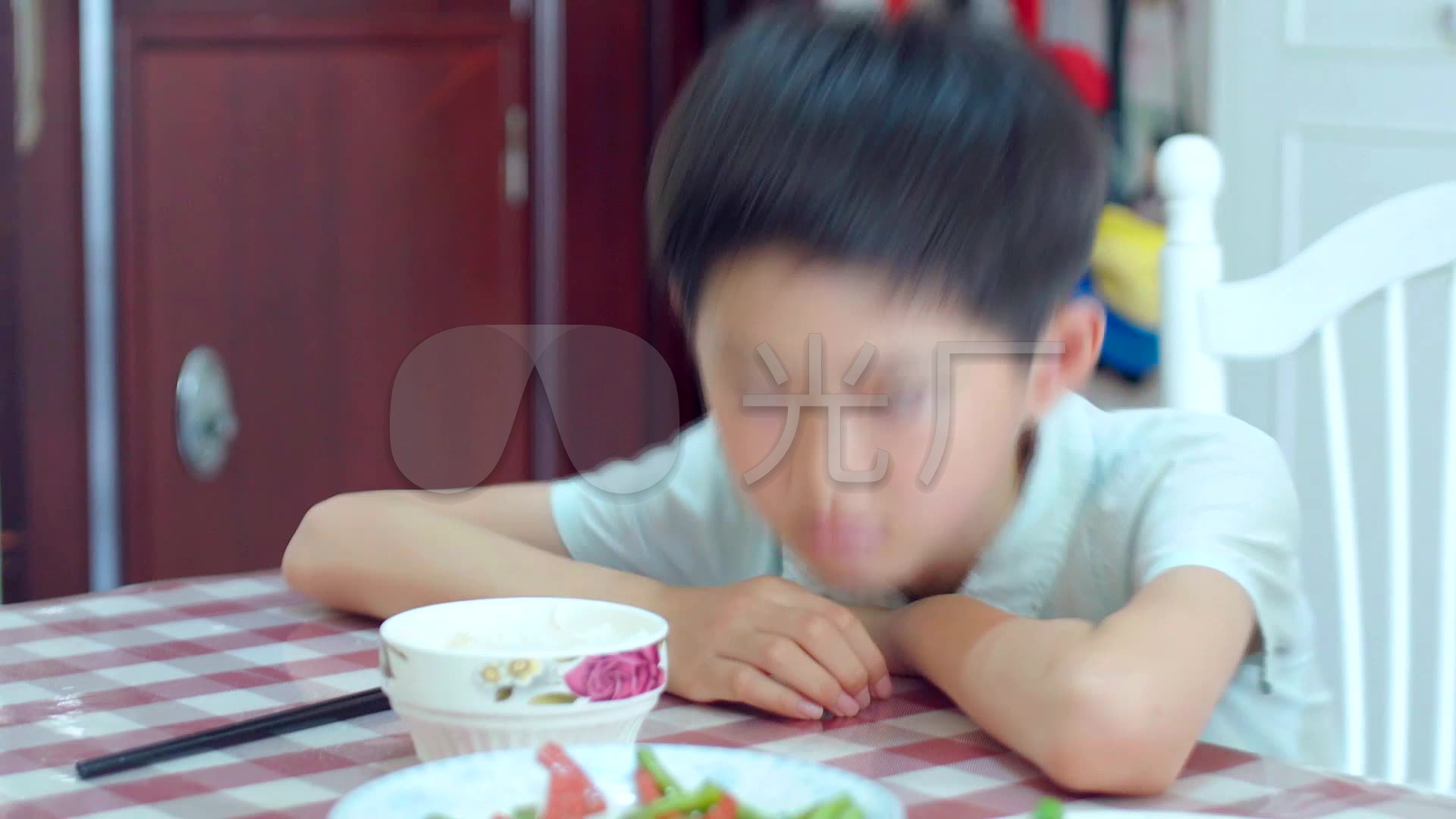 疫情孩子偷窃】