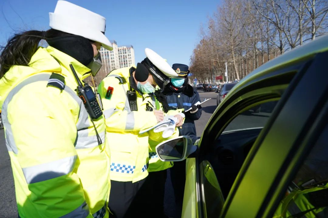 【警察疫情防控，警察疫情防控宣传标语】