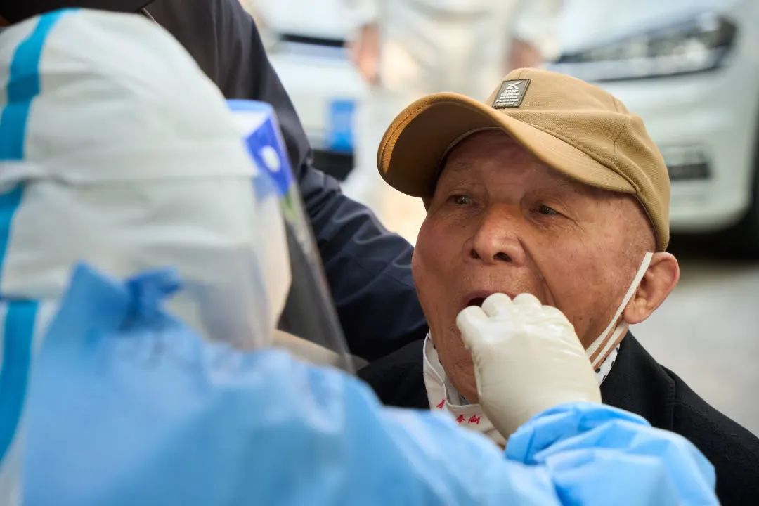 【疫情感动视频_疫情感人视频片段】