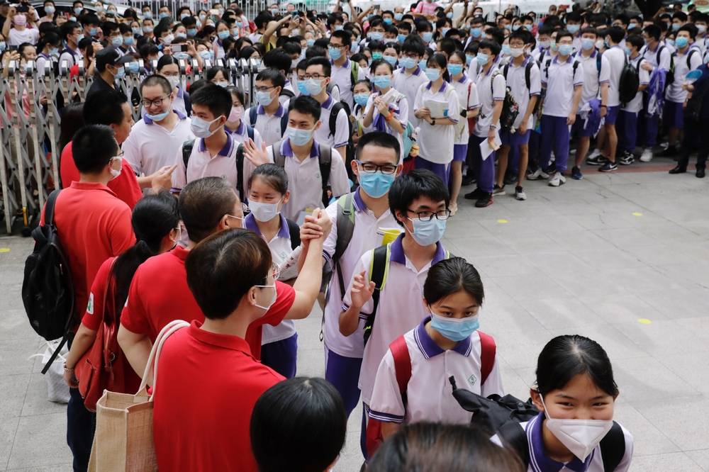 【疫情下的高考生/疫情时期的高考生】