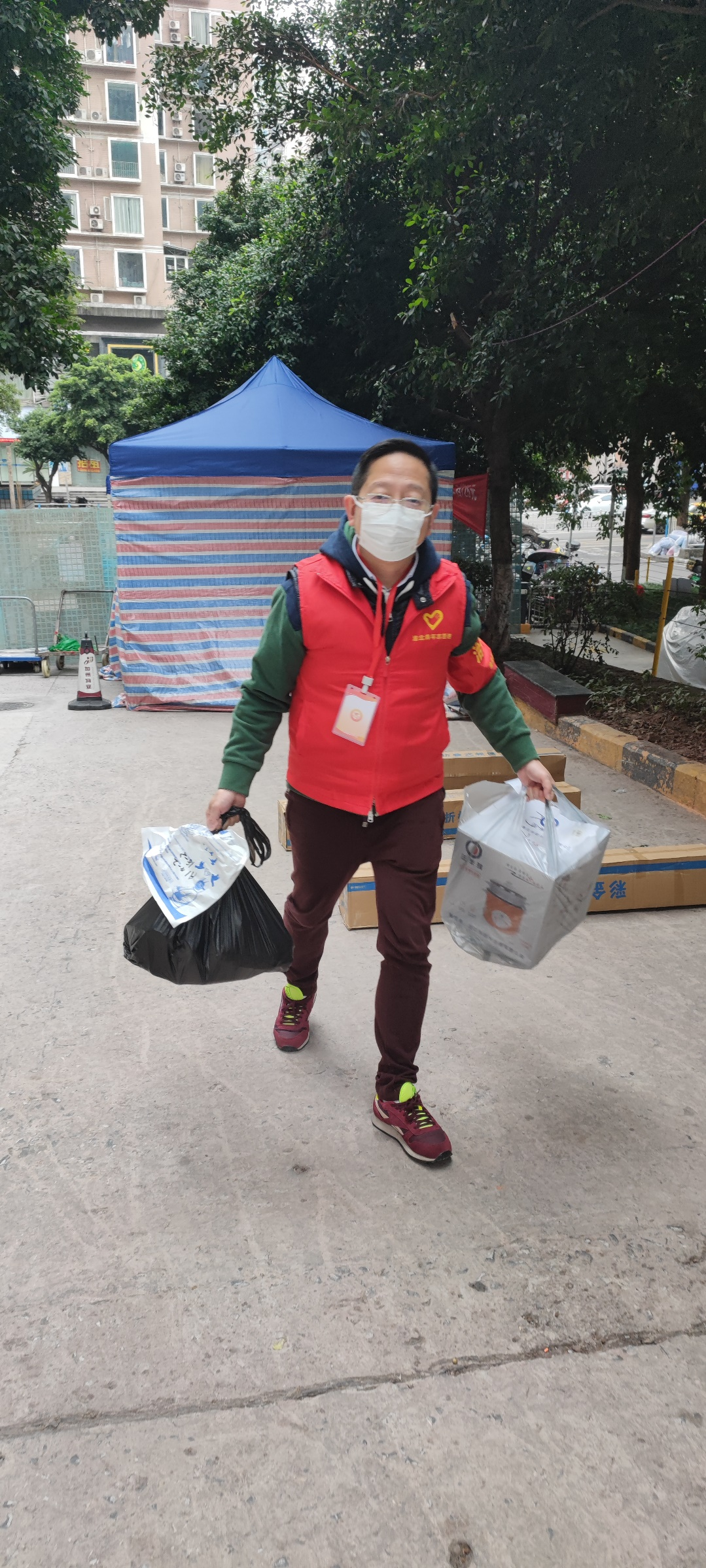 【疫情服务_疫情服务人民奉献社会汪勇】