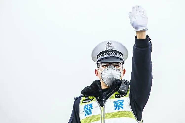 疫情时交警在干什么】 疫情时交警在干什么】