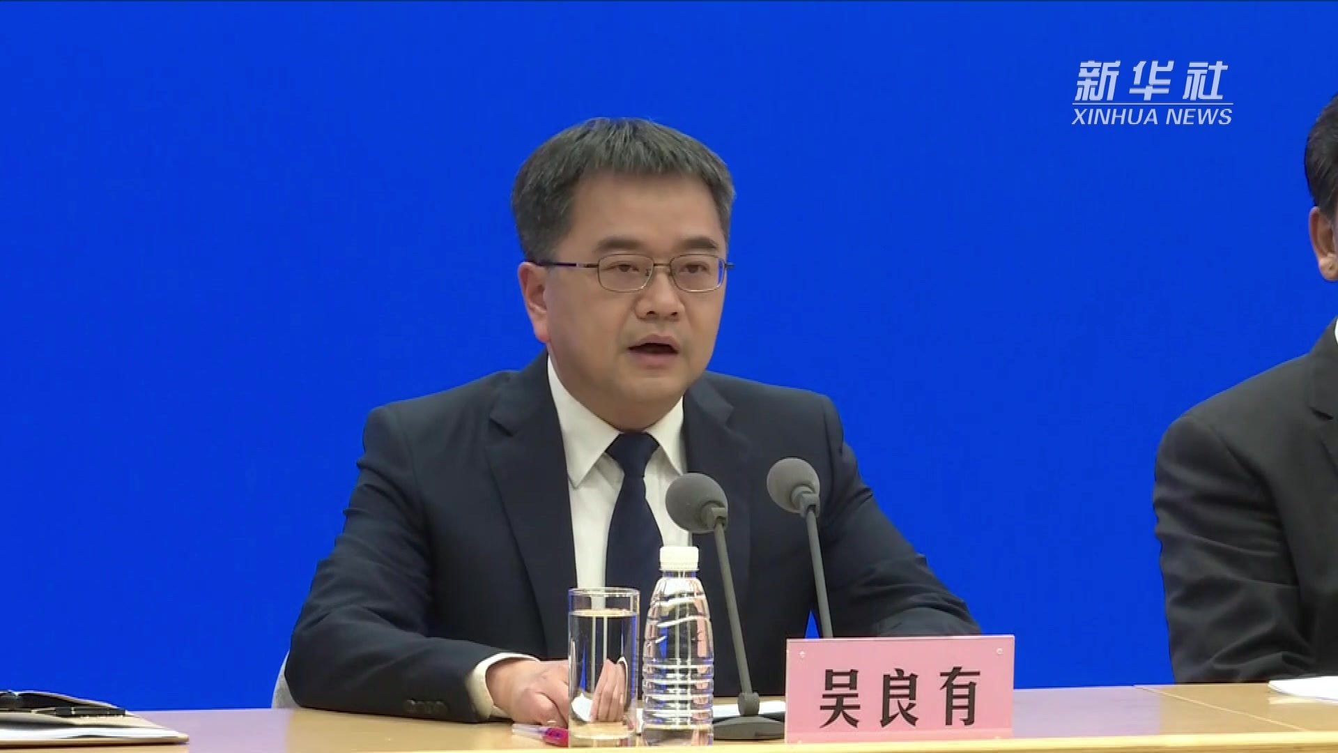 【疫情有所好转，疫情有所好转,但仍然不能放松】